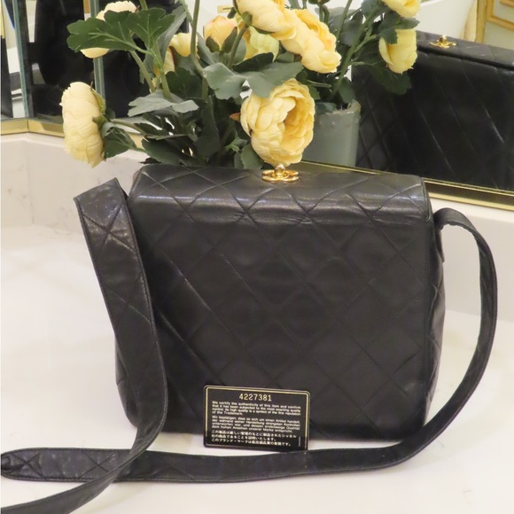 Chanel CC turn lock quilted shoulder bag - Picture 4 of 17